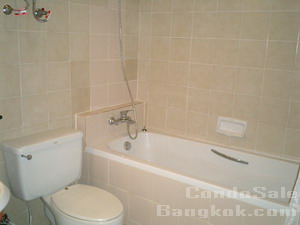 2 bedrooms 1 bathroom 60 sq.m. condo for sale near Emporium and Prompong BTS