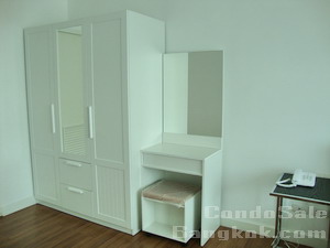condo for sale in The Clover Thonglor 1 bedroom 44.90 sq.m. Fully furnished with kitchen, fridge, 
washing machine LCD TV, bathtub