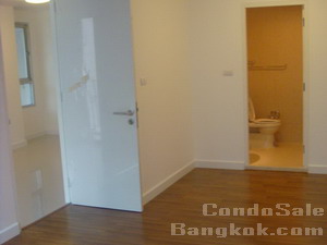 Condo for sale in Thonglor 1 bedroom 45 sq.m. Unfurnished. Good price high floor!
