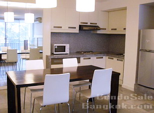 Condo for sale in Bangkok Sukhumvit 53 Cozy 1 bedroom 67 sq.m. in nice neighborhood. Walk to Thonglor BTS