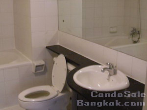 Condo for sale in Bangkok Sukhumvit 53 Cozy 1 bedroom 67 sq.m. in nice neighborhood. Walk to Thonglor BTS