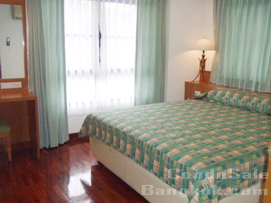 Condo for sale in Bangkok Thonglor area. Nice and clean 62 sq.m. 2 bedrooms 2 bathrooms with bathtub. Ready to move-in.