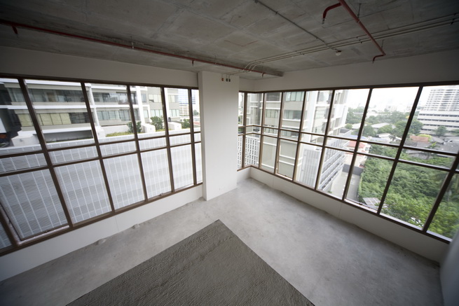 Bared-shell condo for sale in The Emporio condo in Sukhumvit 24. Duplex style 181 sq.m. Design your own style.