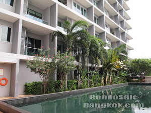 Condo for sale in Bangkok near Sathorn Road. Big one bedroom 74 sq.m. fully furnished