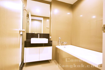 Condo for sale in Bangkok Sukhumvit 200 m to Nana BTS 1 bedroom 54.50 sq.m. Tastefully furnished