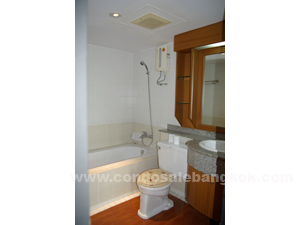 Excellent location BUT CHEAP!!! close to Ploenchit BTS.?Very Good deal?in Navin Court condo. 3+1 bedrooms 171 sq.m.