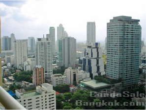 New condition low price but very high floor! Condo sale in Bangkok Sathorn 66.5 sq.m. 1 bedroom fully furnished. Sale with tenant.