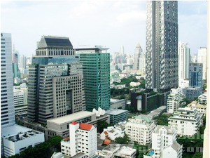 New condition low price but very high floor! Condo sale in Bangkok Sathorn 66.5 sq.m. 1 bedroom fully furnished. Sale with tenant.