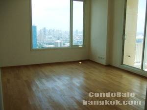 Brandnew Super high floor Premium quality Empire place for sale condo in Sathorn. Spectacular view of Chaopraya River and City 3 bedrooms 193 sq.m. Fully fitted