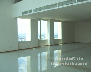 Brandnew Penthouse Duplex condo for sale in Bangkok Sathorn 322.64 sq.m. 4 bedrooms 1 study plus family area on Mezzanine Very bright & Stunt river view on Super high floor. Double Volume living area.