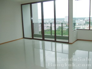 Brandnew condo for sale in The Emporio Place condo Sukhumvit 24. Facing south, Bright, Airy and High floor 108 sq.m. 2 bedrooms.