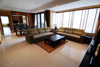 Tasetefully furnished brandnew condo for sale in Emporio Place Sukhumvit 24 Bangkok. 108 sq.m. 2 bedrooms.