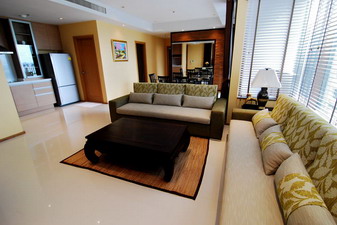 Tasetefully furnished brandnew condo for sale in Emporio Place Sukhumvit 24 Bangkok. 108 sq.m. 2 bedrooms.