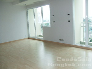 Brand New Condo on Sukhumvit 59 for sale. Unfurnished 2 bedrooms. Must see.