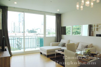 Nicely furnished condo for sale in Sukhumvit 23 Wind condo 53.55 sq.m 1 bedroom Greenery view. 700 m. to Sukhumvit BTS & MRT