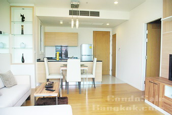 Nicely furnished condo for sale in Sukhumvit 23 Wind condo 53.55 sq.m 1 bedroom Greenery view. 700 m. to Sukhumvit BTS & MRT