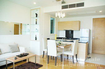 Nicely furnished condo for sale in Sukhumvit 23 Wind condo 53.55 sq.m 1 bedroom Greenery view. 700 m. to Sukhumvit BTS & MRT