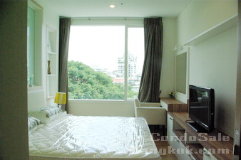 Nicely furnished condo for sale in Sukhumvit 23 Wind condo 53.55 sq.m 1 bedroom Greenery view. 700 m. to Sukhumvit BTS & MRT