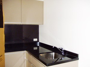 Highest floor of 1 bedroom 52 sq.m in 39by Sansiri Condo for sale in Sukhumvit 39. It is opposite Emporium a few steps to Prompong BTS. Completed and ready to transfer.