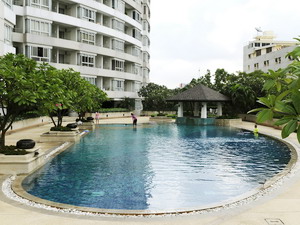 River Heaven condo for sale in Bangkok. Nice decoration 104 sq.m. Big 1 bedrooms 2 bathrooms 1 living room Fully furnished.