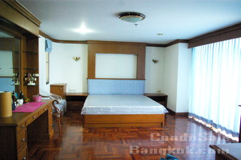 Penthouse condo for sale in Bangkok Sukhumvit 20. Size: 550 sq.m., 4 bedrooms, fully furnished. Walk to Asok BTS and Sukhumvit MRT.
