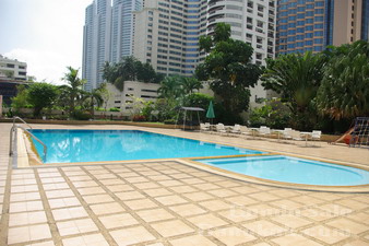 Penthouse condo for sale in Bangkok Sukhumvit 20. Size: 550 sq.m., 4 bedrooms, fully furnished. Walk to Asok BTS and Sukhumvit MRT.