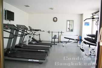 Penthouse condo for sale in Bangkok Sukhumvit 20. Size: 550 sq.m., 4 bedrooms, fully furnished. Walk to Asok BTS and Sukhumvit MRT.