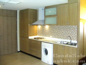 Brand New 39 by Sansiri  condo for sale on Sukhumvit 39 in Bangkok  Just opposite to Emporium and a few steps to Prompong BTS.