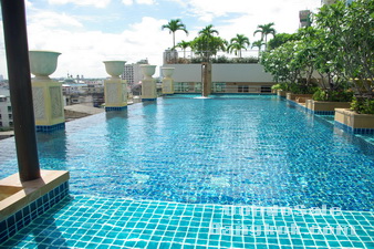 Fully furnished condo Le Luk for sale near BTS. Very high floor 48.92 sq.m. 1 bedroom. Good price