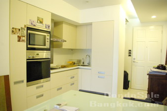 Condo for sale in Yenarkard area. Expat Moving! Sale@Loss!!!! 2 bedrooms corner unit 71 sq.m. Upgrade furnished.
