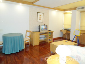 Relocation & Need to sell. Best location in town. 52 sq.m. One bedroom condo for sale Sathorn-Silom area near Bangkok Bank HQ. A few minutes walk to Chongnonsee BTS. Tasetefully furnished.