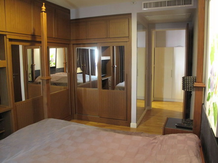Tastefully furnished one bedoom 70 sq.m. for sale on Sathorn. Modern Thai style in luxury compound. Full facilities as five stars hotel.