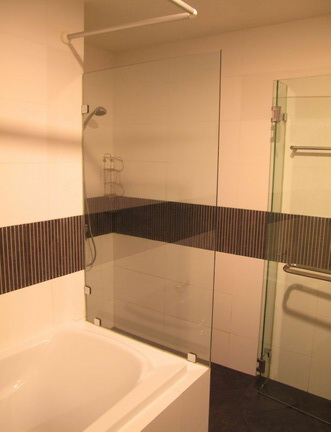 Tastefully furnished one bedoom 70 sq.m. for sale on Sathorn. Modern Thai style in luxury compound. Full facilities as five stars hotel.