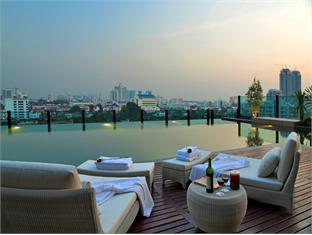 Tastefully furnished one bedoom 70 sq.m. for sale on Sathorn. Modern Thai style in luxury compound. Full facilities as five stars hotel.