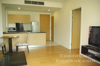 Brand new fully furnished 1 bedroom for sale on Sukhumvit 23. Good location. Nice building with new concept of air ventilation.