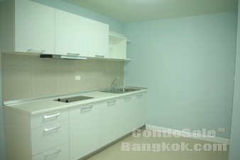 Recently renovated and fully furnished 2 bedrooms (111 sq.m.) on Phahonyothin for sale. Easy access to BTS and Big C