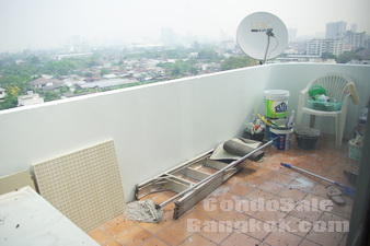 Newly renovated condo 2 bedrooms, size: 152 sq.m. on Pahonyothin for sale. High floor, nice view with 2 balconies. Only 45,000 Baht per Sq.m., Must see!!!