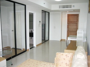 One bedroom condo for sale on Sukhumvit close to Asok. Easy acess to both BTS and MRT. Modern style size 59 sq.m. fully furnished. Ready to move in.