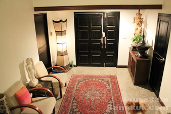 Townhouse with private pool for sale. Tastefully decorated built-in and nice wooden floor. Spacious 3 bedrooms ensuited bathrooms. Peaceful and good area.