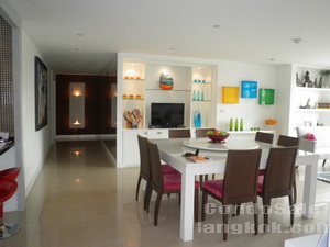 Condo for sale in very nice neighborhood. spacious 3 bedrooms Size 300 sq.m. Tastefully furnished.