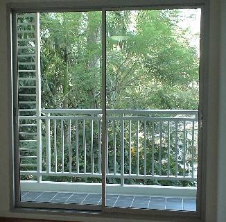 CHEAP & GOOD DEAL Condo for sale with tenant in 49 Plus 2. Fully furnished 81 sq.m. 2 bedrooms 2 bathrooms. Nice residential area. 8% yield of return
