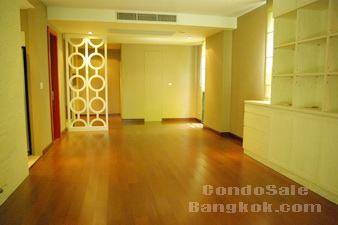 Brand new exclusive duplex for sale near Siam Paragon 210 sq.m. 3 bedrooms. Greenery view and peaceful. Special price! Small dogs are welcome :-)