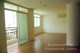VERY UGENT, Need CASH!!!  Under market value Condo in Bangkok Silom - Sathorn area. Size 147 sq.m. 2 bedrooms + 1 study 2 bathrooms. Unfurnished. ONLY B71,500/sq.m