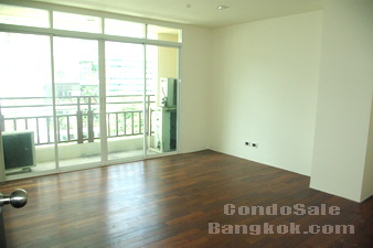 VERY UGENT, Need CASH!!!  Under market value Condo in Bangkok Silom - Sathorn area. Size 147 sq.m. 2 bedrooms + 1 study 2 bathrooms. Unfurnished. ONLY B71,500/sq.m