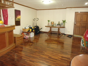 Spacious living area condo for sale in Sukhumvit 59 walk to Thonglor BTS. 128 sq.m. 2 bedrooms 2 bathrooms. Peaceful & Open view.