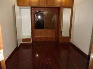 Spacious living area condo for sale in Sukhumvit 59 walk to Thonglor BTS. 128 sq.m. 2 bedrooms 2 bathrooms. Peaceful & Open view.