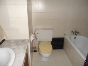 Spacious living area condo for sale in Sukhumvit 59 walk to Thonglor BTS. 128 sq.m. 2 bedrooms 2 bathrooms. Peaceful & Open view.