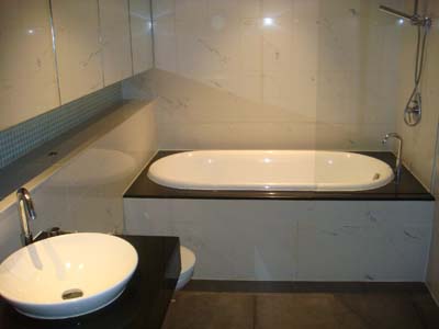 Condo for sale in Bangkok near Asok intersection. 109 sq.m. 2 bedrooms 2 bathrooms. Fully furnished. Easy access to BTS and MRT.