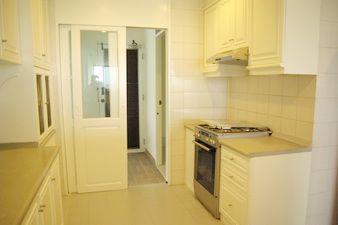 Newly renovated! condo for sale in Sukhumvit nice residetial area. Family style 250 sq.m. 3 bedrooms. Bright and very nice view. Easy access to Thonglor BTS.