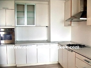Spacious 3 bedroom 250 sq.m. condo for sale in Bangkok Sukhumvit 31. Peaceful for residence. 